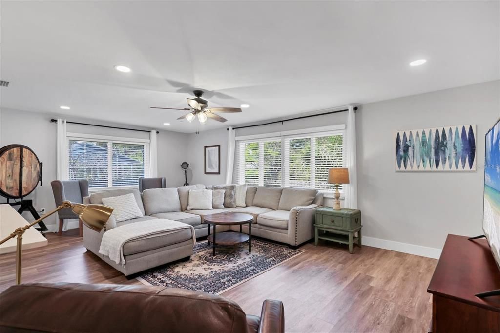 На продажу: $619,000 (3 спален, 2 ванн, 1856 Квадратных фут)