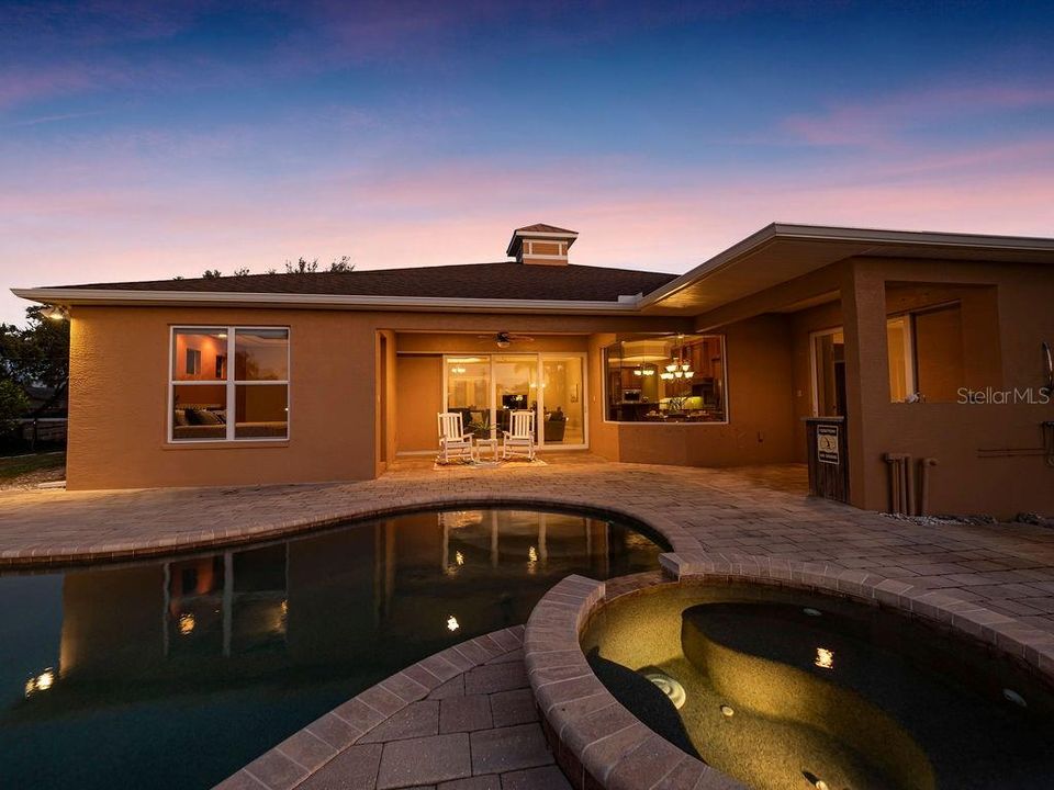 Под контрактом: $1,699,000 (4 спален, 4 ванн, 2910 Квадратных фут)