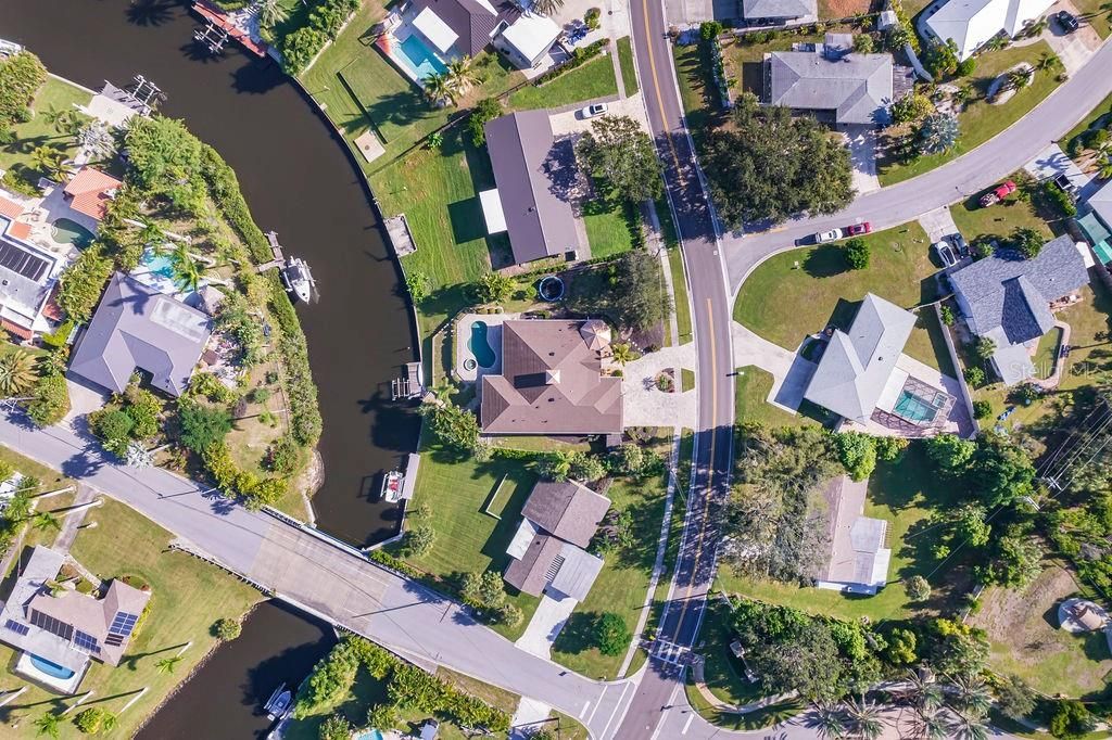 Под контрактом: $1,699,000 (4 спален, 4 ванн, 2910 Квадратных фут)