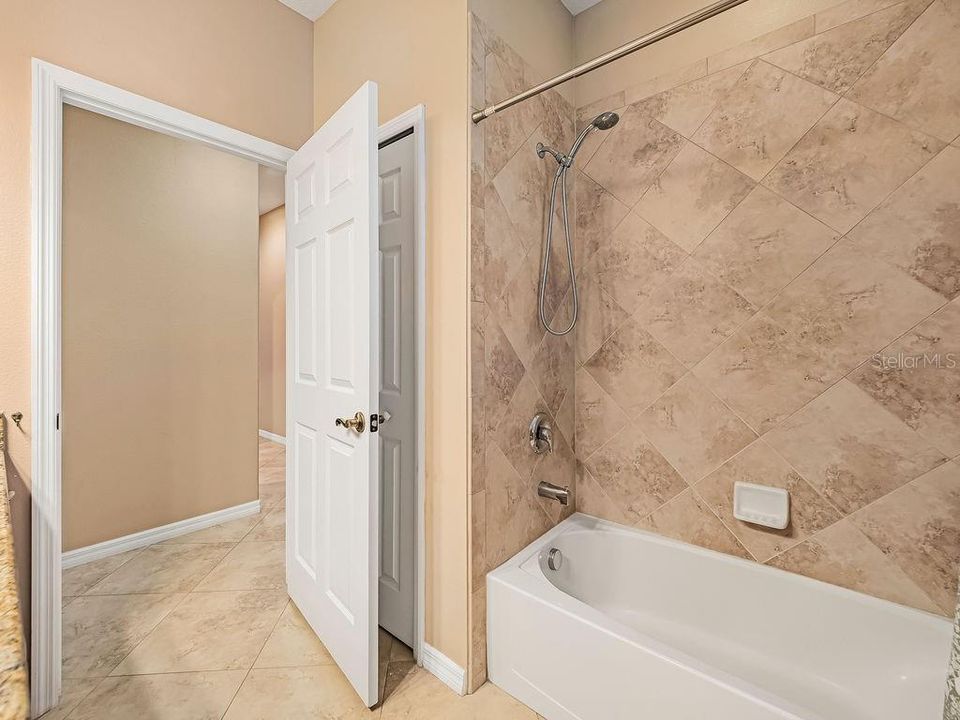 Под контрактом: $1,699,000 (4 спален, 4 ванн, 2910 Квадратных фут)