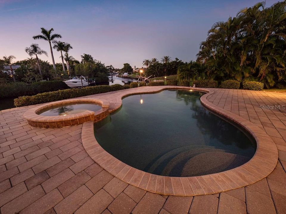 Под контрактом: $1,699,000 (4 спален, 4 ванн, 2910 Квадратных фут)