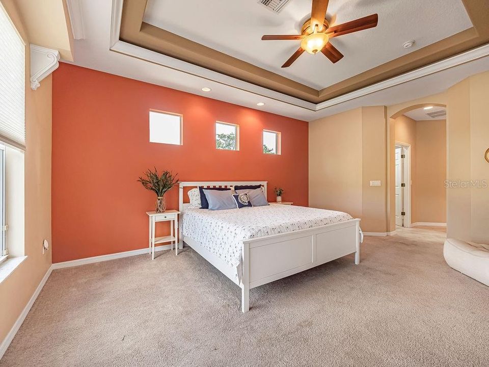 Под контрактом: $1,699,000 (4 спален, 4 ванн, 2910 Квадратных фут)