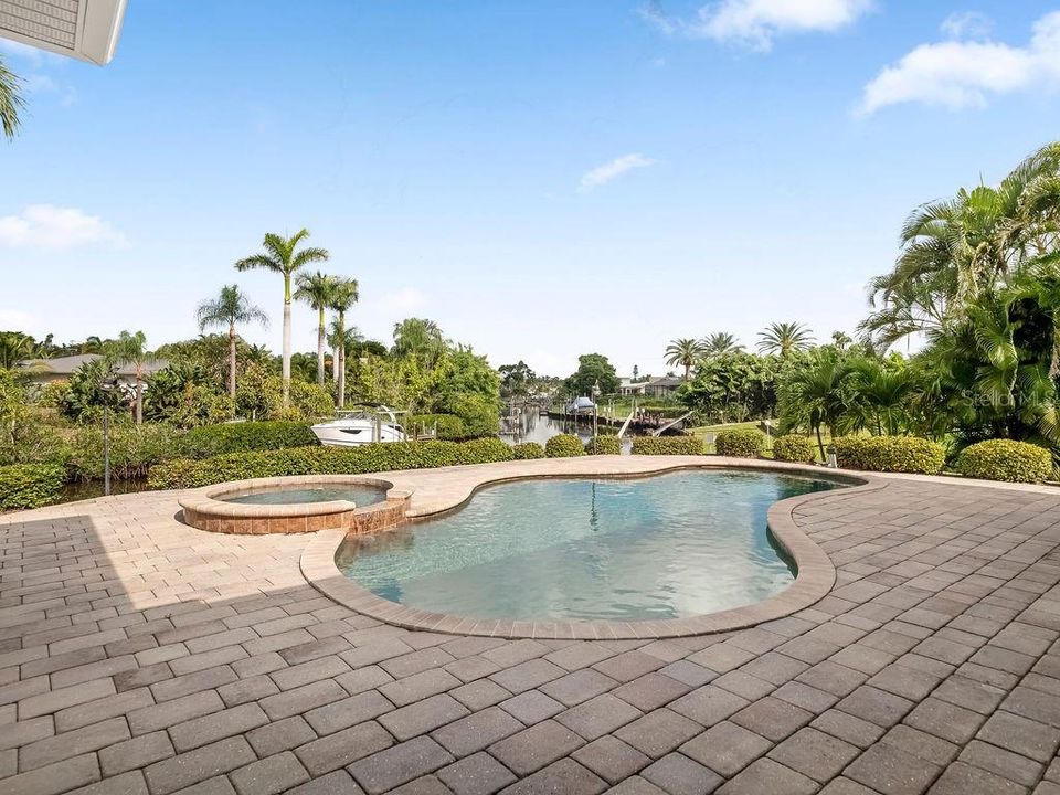 Под контрактом: $1,699,000 (4 спален, 4 ванн, 2910 Квадратных фут)