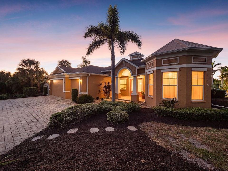 Под контрактом: $1,699,000 (4 спален, 4 ванн, 2910 Квадратных фут)