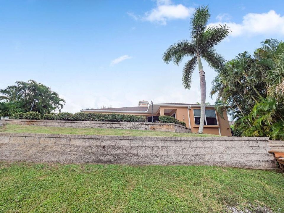 Под контрактом: $1,699,000 (4 спален, 4 ванн, 2910 Квадратных фут)