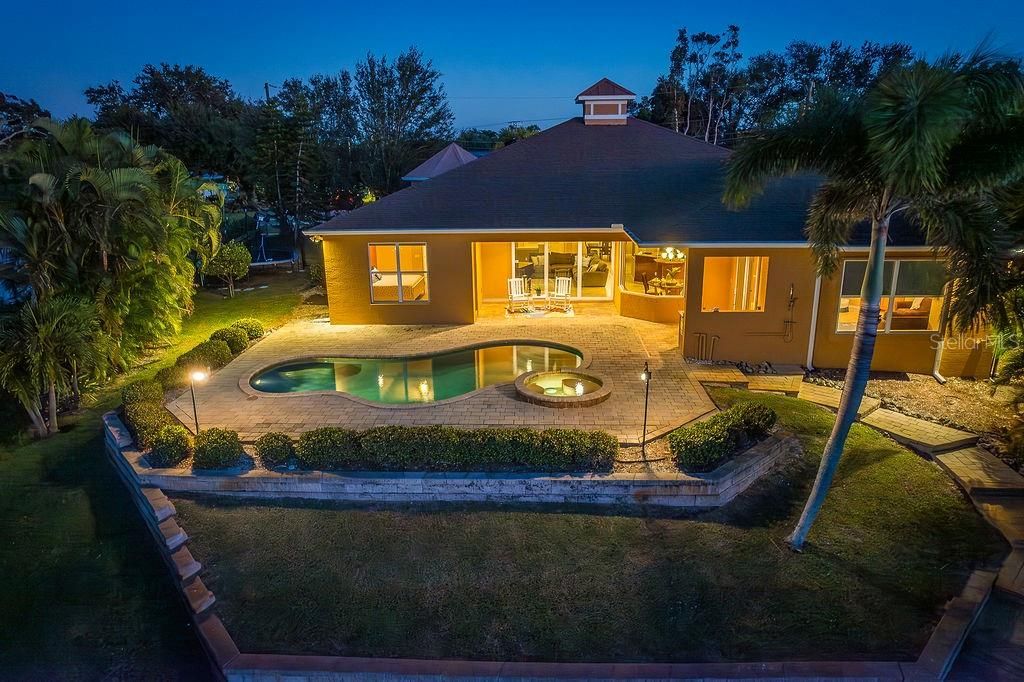 Под контрактом: $1,699,000 (4 спален, 4 ванн, 2910 Квадратных фут)