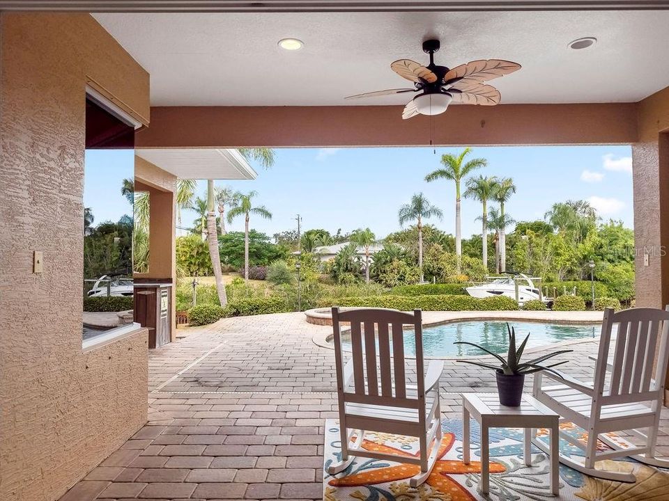 Под контрактом: $1,699,000 (4 спален, 4 ванн, 2910 Квадратных фут)