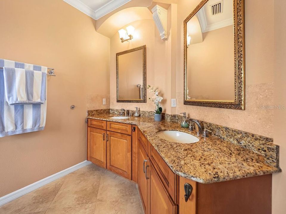 Под контрактом: $1,699,000 (4 спален, 4 ванн, 2910 Квадратных фут)