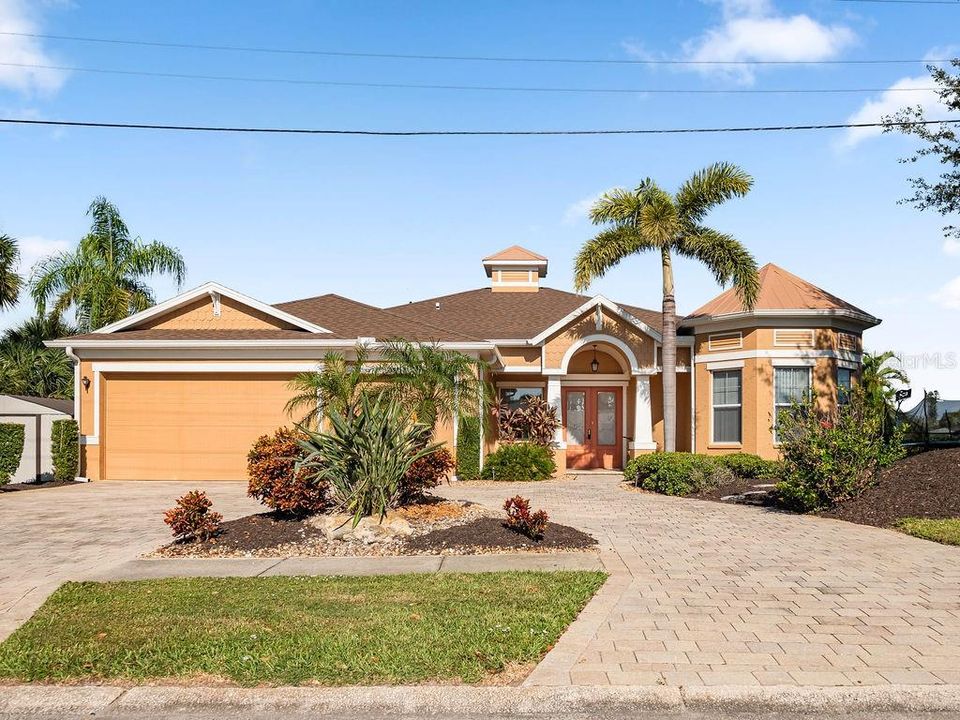 Под контрактом: $1,699,000 (4 спален, 4 ванн, 2910 Квадратных фут)