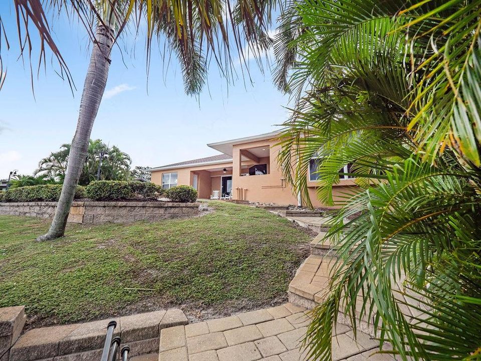 Под контрактом: $1,699,000 (4 спален, 4 ванн, 2910 Квадратных фут)