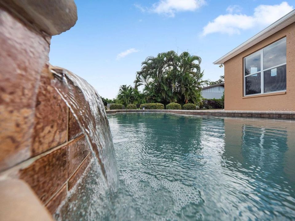 Под контрактом: $1,699,000 (4 спален, 4 ванн, 2910 Квадратных фут)