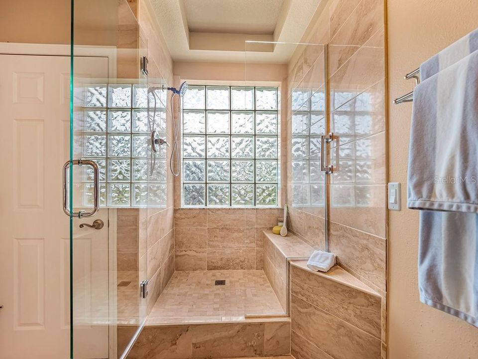 Под контрактом: $1,699,000 (4 спален, 4 ванн, 2910 Квадратных фут)