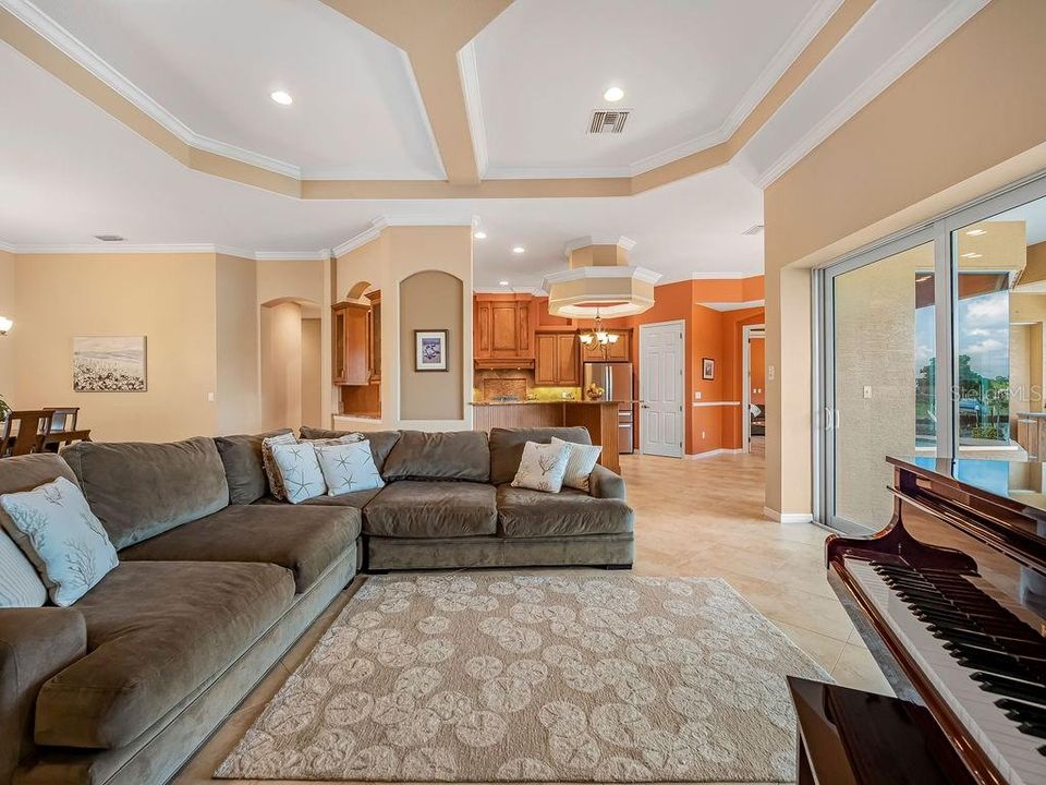 Под контрактом: $1,699,000 (4 спален, 4 ванн, 2910 Квадратных фут)