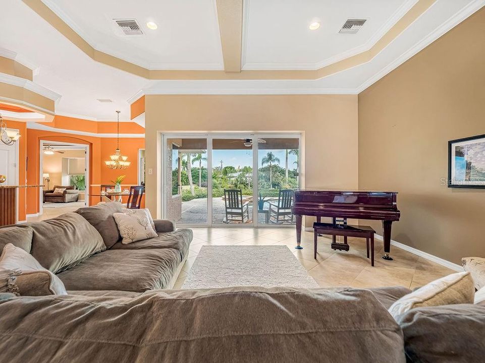 Под контрактом: $1,699,000 (4 спален, 4 ванн, 2910 Квадратных фут)