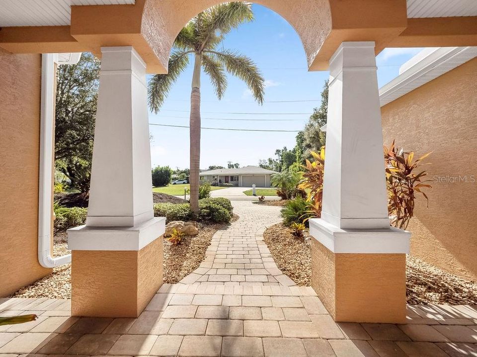 Под контрактом: $1,699,000 (4 спален, 4 ванн, 2910 Квадратных фут)