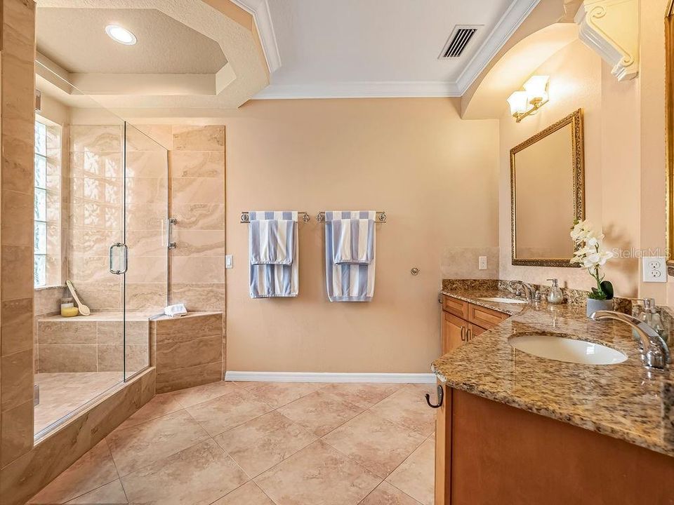 Под контрактом: $1,699,000 (4 спален, 4 ванн, 2910 Квадратных фут)