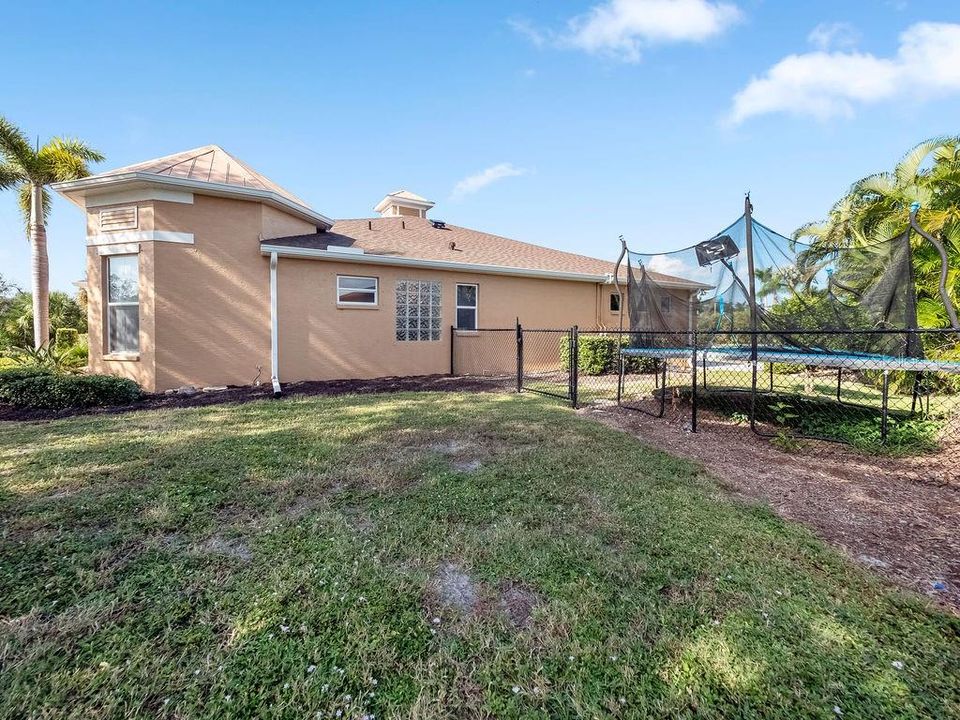 Под контрактом: $1,699,000 (4 спален, 4 ванн, 2910 Квадратных фут)