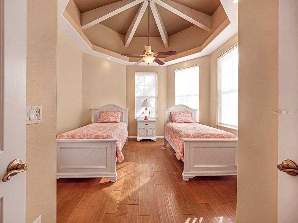 Под контрактом: $1,699,000 (4 спален, 4 ванн, 2910 Квадратных фут)