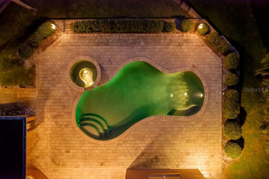 Под контрактом: $1,699,000 (4 спален, 4 ванн, 2910 Квадратных фут)