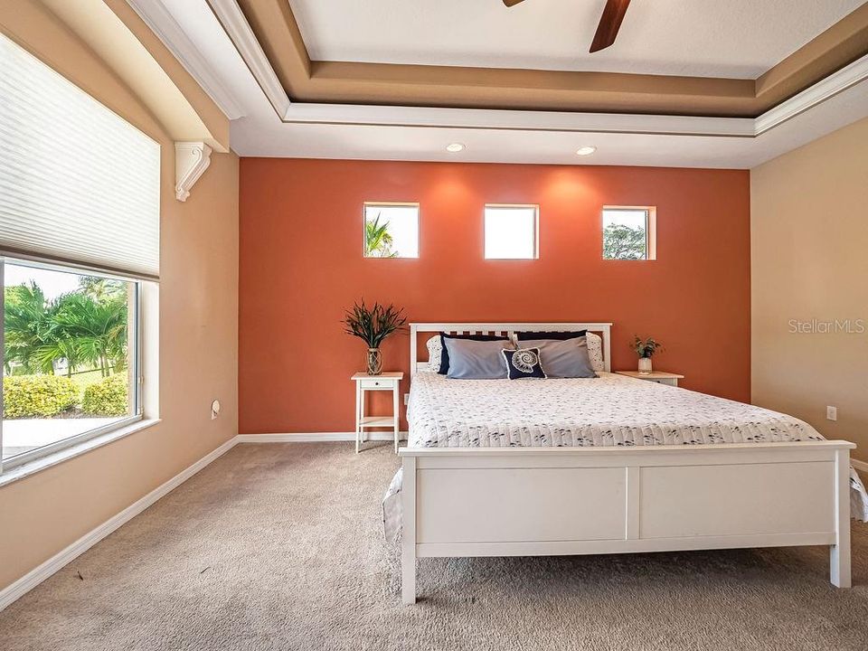 Под контрактом: $1,699,000 (4 спален, 4 ванн, 2910 Квадратных фут)