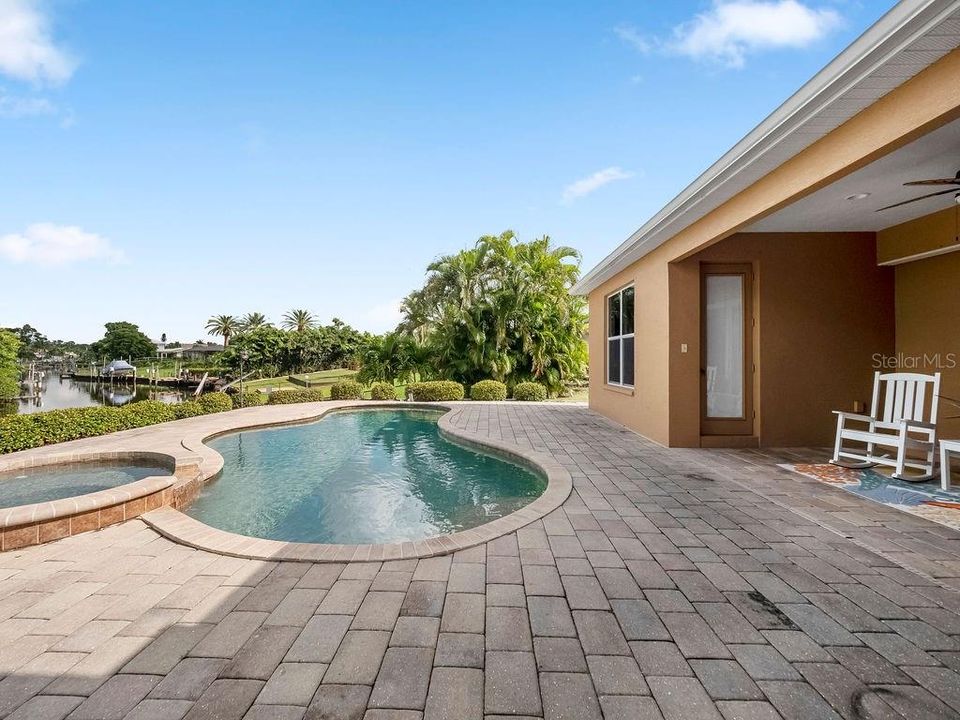 Под контрактом: $1,699,000 (4 спален, 4 ванн, 2910 Квадратных фут)