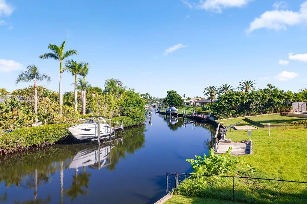 Под контрактом: $1,699,000 (4 спален, 4 ванн, 2910 Квадратных фут)