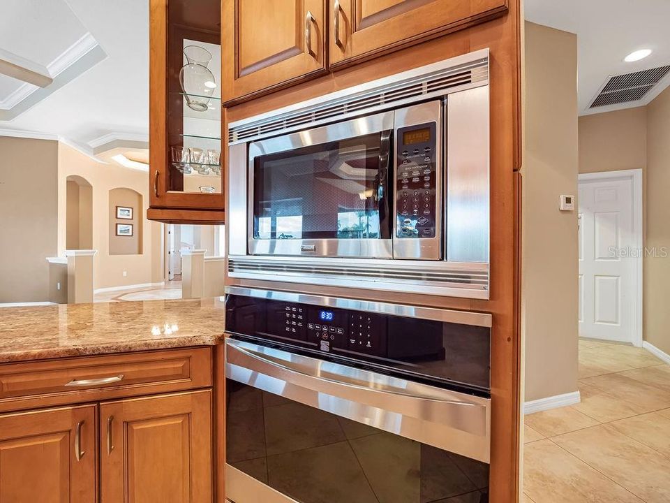 Под контрактом: $1,699,000 (4 спален, 4 ванн, 2910 Квадратных фут)