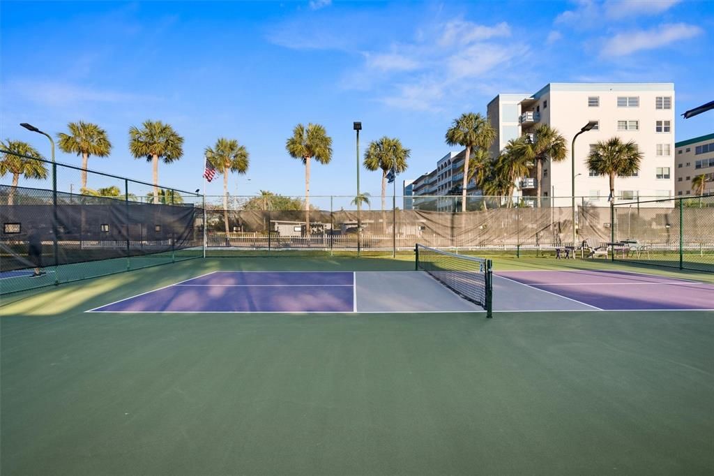 For Sale: $400,000 (2 beds, 2 baths, 1476 Square Feet)