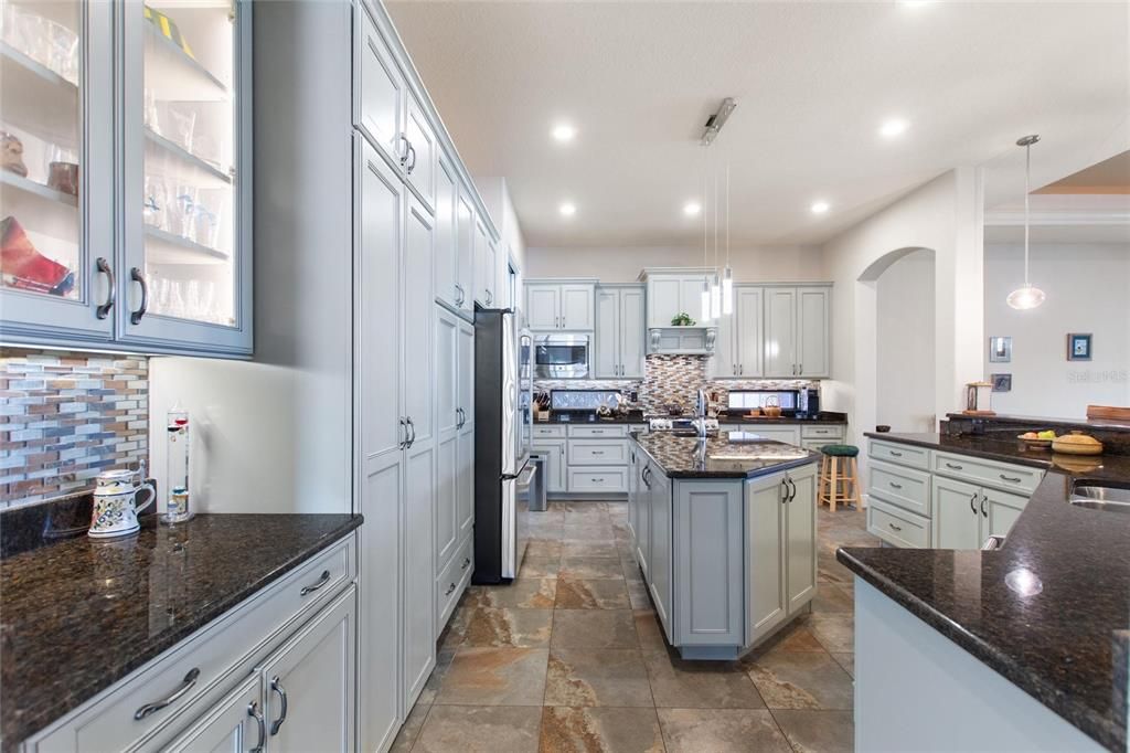 待售: $767,000 (2 贝兹, 2 浴室, 2844 平方英尺)