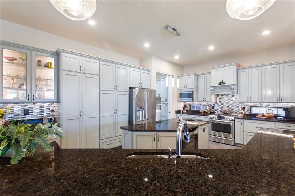 待售: $767,000 (2 贝兹, 2 浴室, 2844 平方英尺)