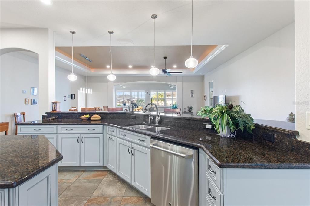 待售: $767,000 (2 贝兹, 2 浴室, 2844 平方英尺)