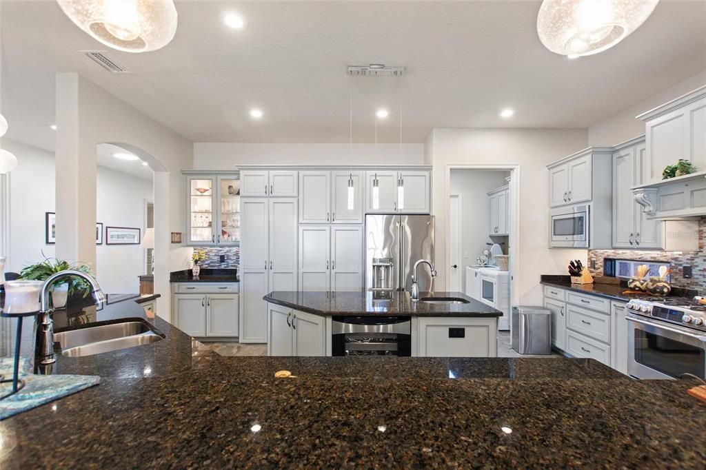 待售: $767,000 (2 贝兹, 2 浴室, 2844 平方英尺)