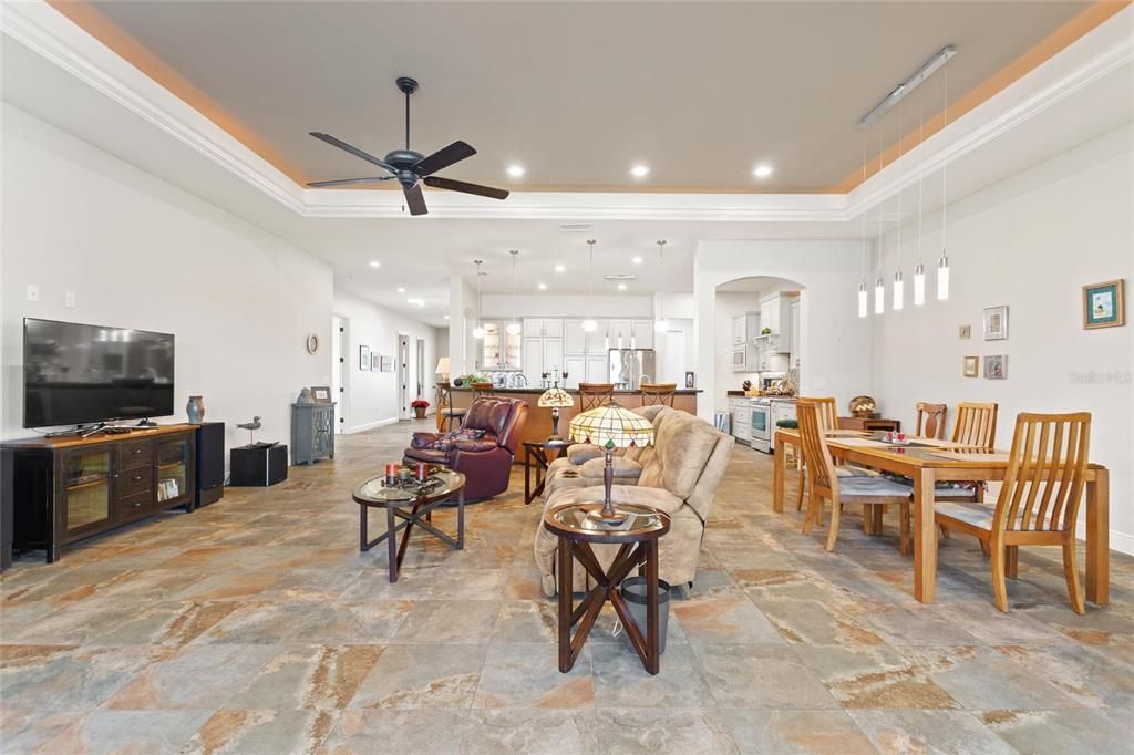 待售: $767,000 (2 贝兹, 2 浴室, 2844 平方英尺)