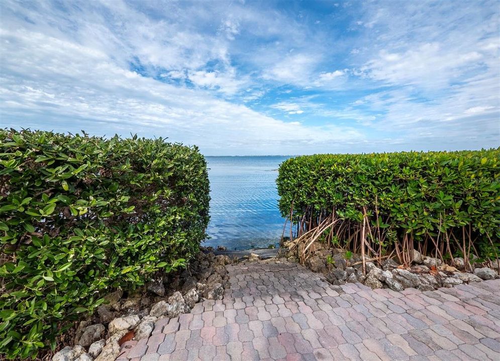 En Venta: $1,495,000 (3 camas, 3 baños, 3239 Pies cuadrados)