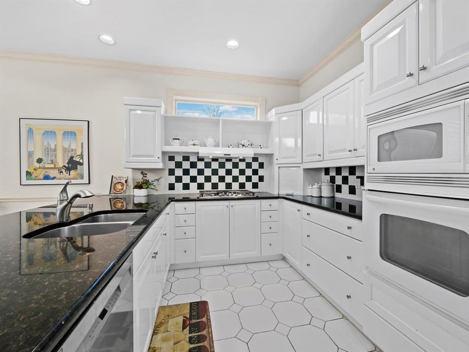 En Venta: $1,495,000 (3 camas, 3 baños, 3239 Pies cuadrados)