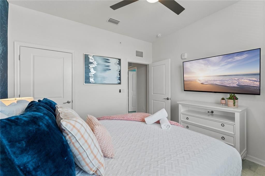 Active With Contract: $404,900 (3 beds, 2 baths, 1329 Square Feet)