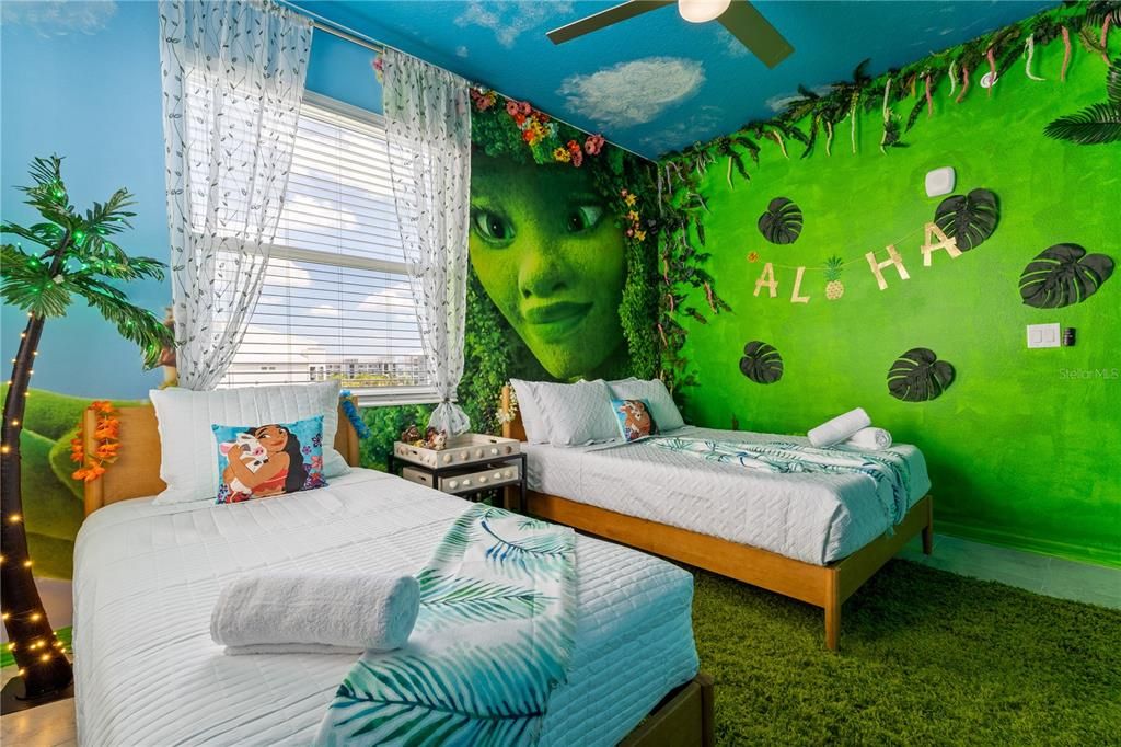 Active With Contract: $404,900 (3 beds, 2 baths, 1329 Square Feet)