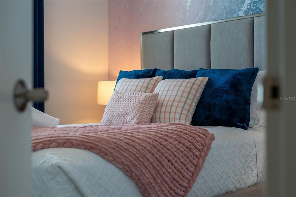 Active With Contract: $404,900 (3 beds, 2 baths, 1329 Square Feet)