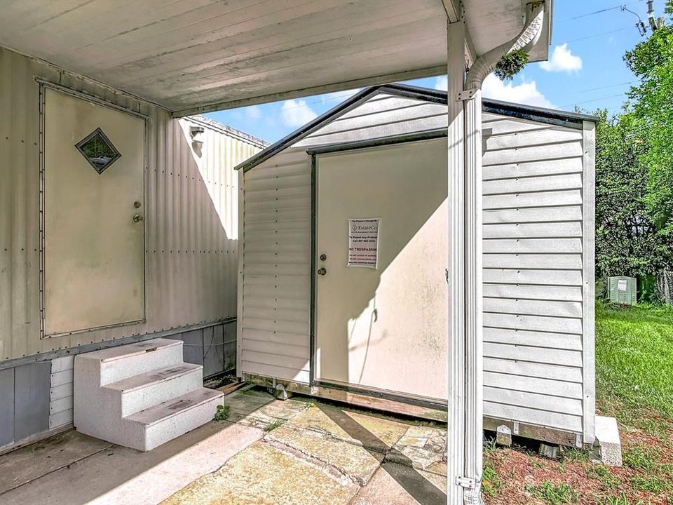 Active With Contract: $64,900 (2 beds, 1 baths, 672 Square Feet)