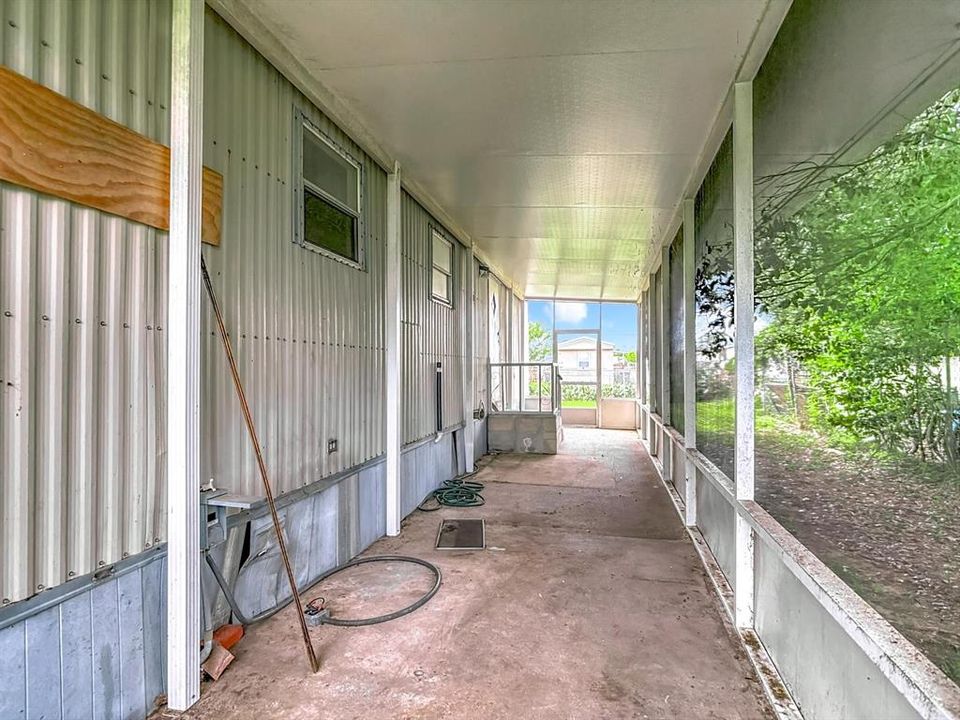 Active With Contract: $64,900 (2 beds, 1 baths, 672 Square Feet)