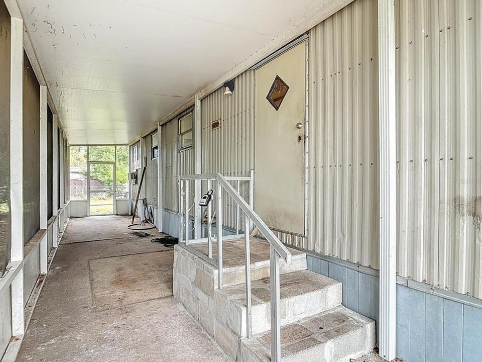 Active With Contract: $64,900 (2 beds, 1 baths, 672 Square Feet)