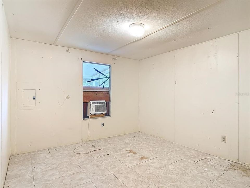 Active With Contract: $64,900 (2 beds, 1 baths, 672 Square Feet)