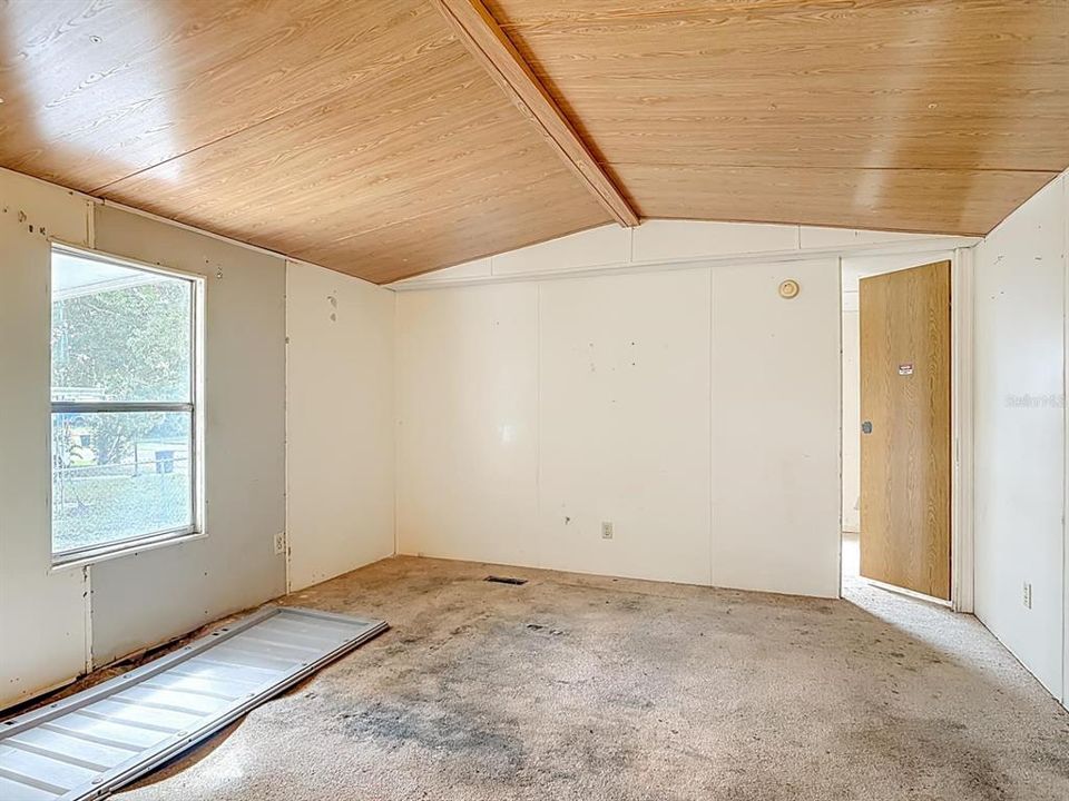 Active With Contract: $64,900 (2 beds, 1 baths, 672 Square Feet)