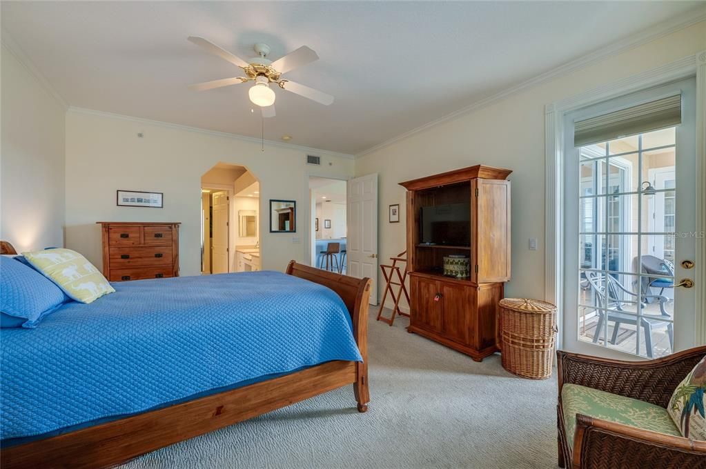 For Sale: $459,000 (2 beds, 2 baths, 1339 Square Feet)