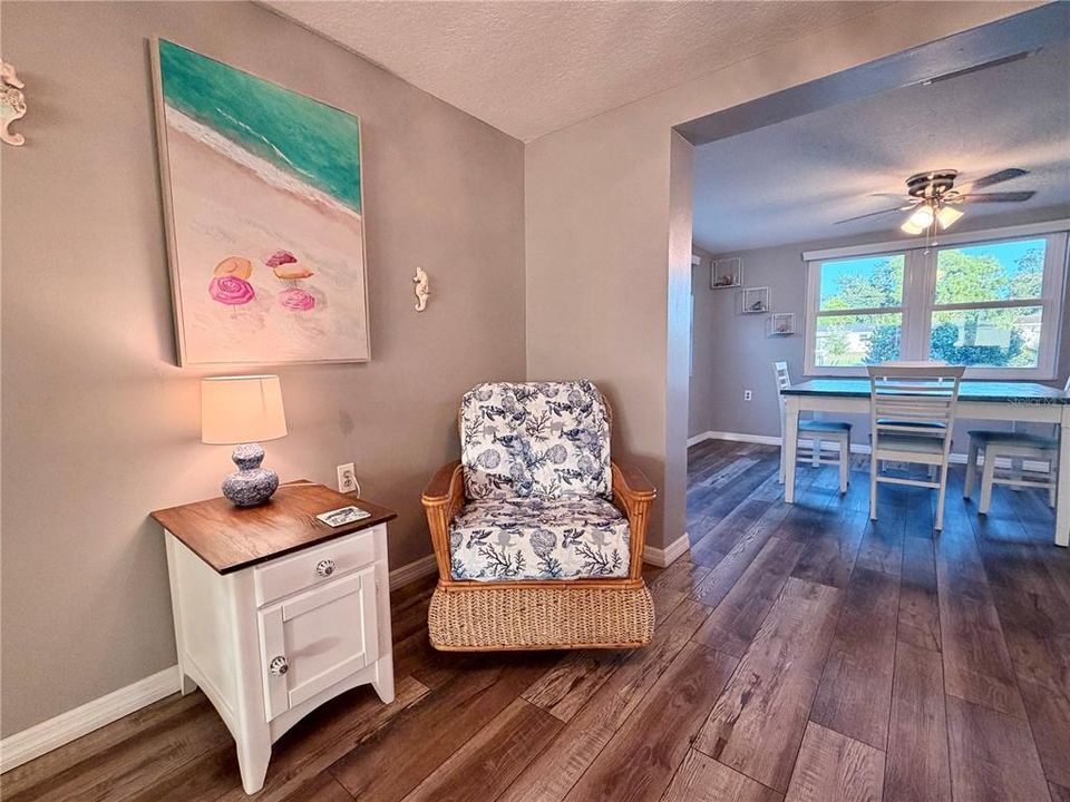 For Rent: $2,900 (2 beds, 1 baths, 1121 Square Feet)