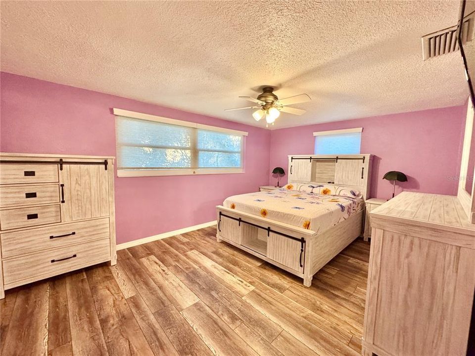 For Rent: $2,900 (2 beds, 1 baths, 1121 Square Feet)