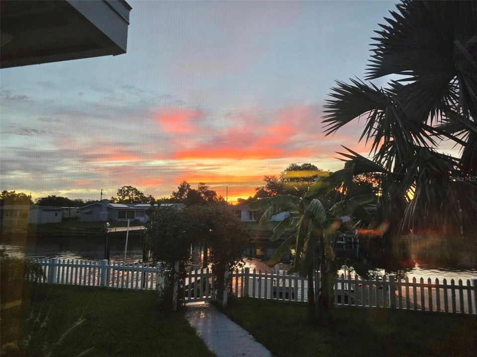 For Rent: $2,900 (2 beds, 1 baths, 1121 Square Feet)