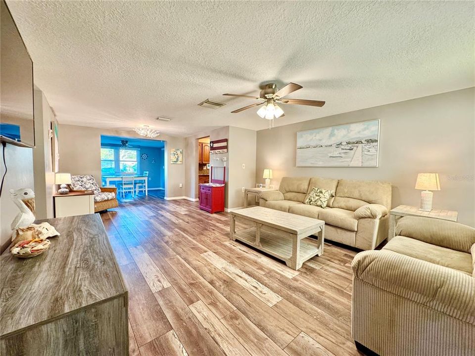 For Rent: $2,900 (2 beds, 1 baths, 1121 Square Feet)