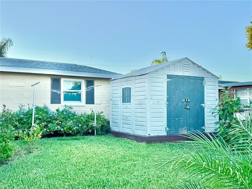 For Rent: $2,900 (2 beds, 1 baths, 1121 Square Feet)