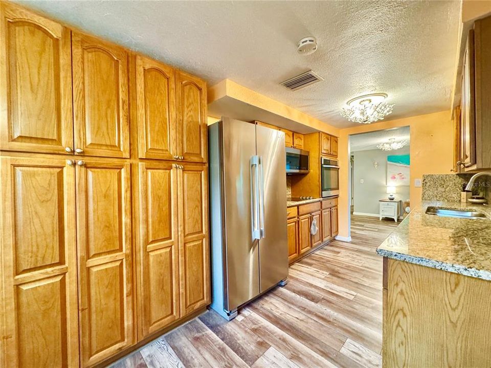 For Rent: $2,900 (2 beds, 1 baths, 1121 Square Feet)